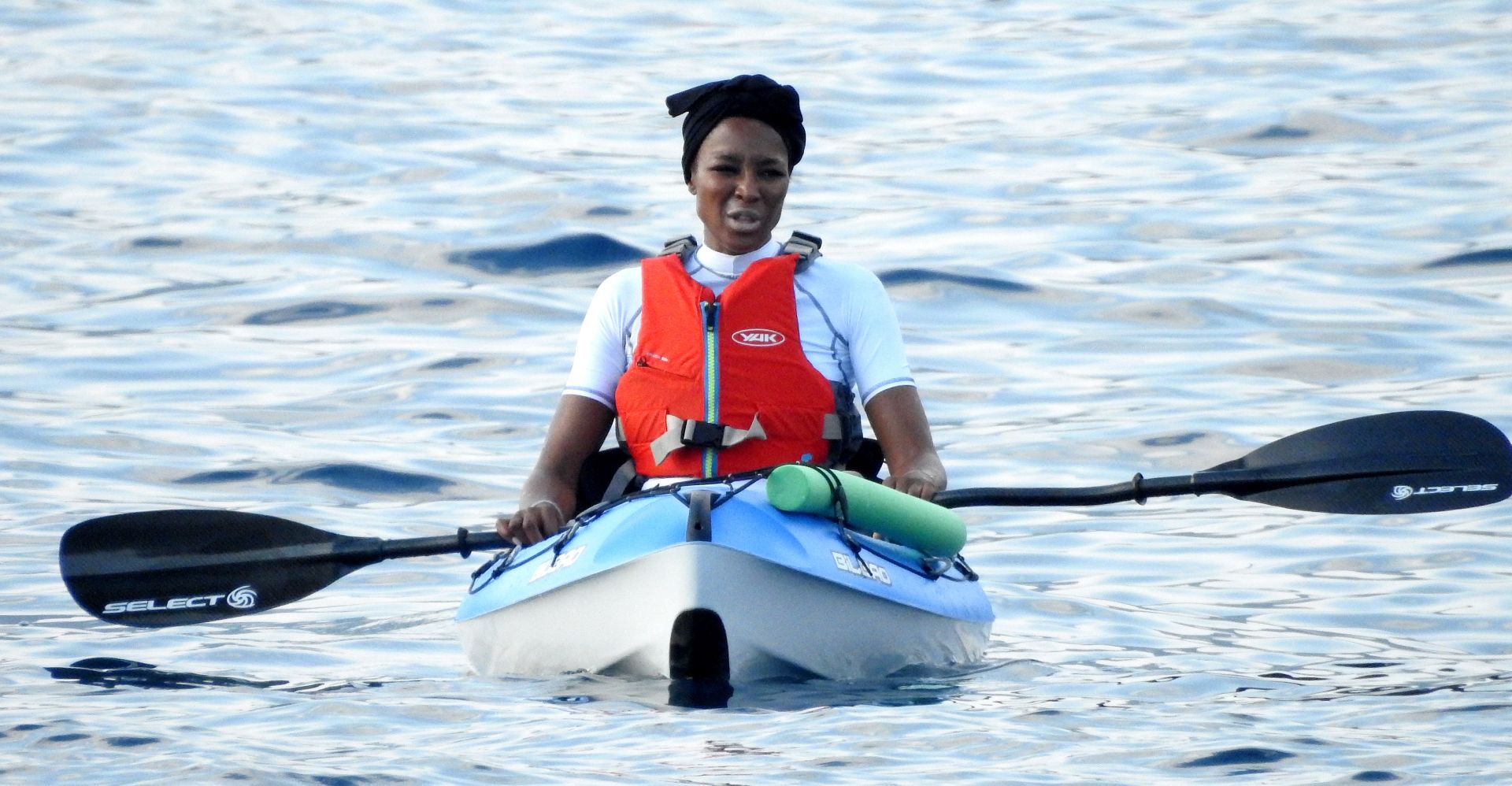 Naomi Campbell u drustvu prijatelja plovi Jadranom. Naomi na jahti prave drustvo francuska glumica Farida Khelda i njezina obitelj, te francuz Vincent Darre.
Nakon odmaranja i suncanja na jahti, Naomi i Farida veslale su u kanuu oko jahte, dok je sin od francuske glumice skijao na vodi
Photo: Marko Lukunic/PIXSELL