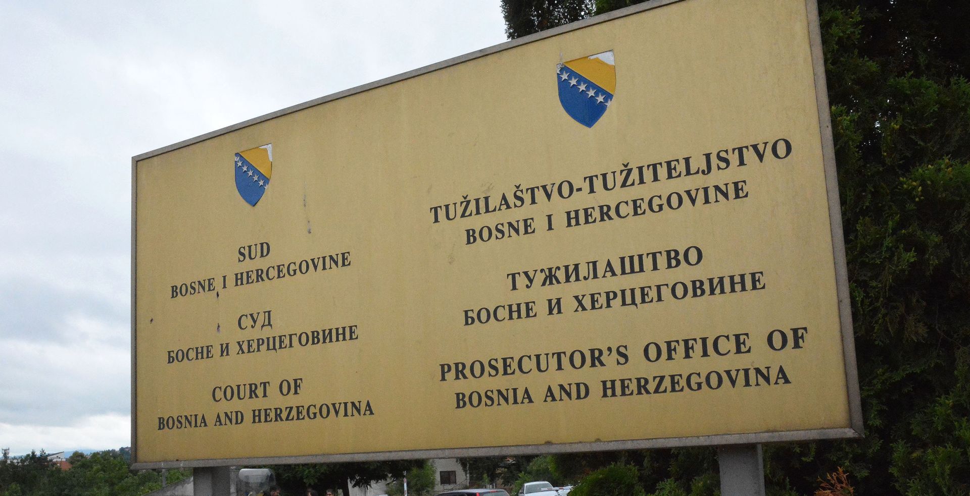 15.06.2018., Sarajevo, BiH - Nakon sto je jucer u Medjugorju priveden, Zdravko Mamic se u 10 sati pojavio na zakazanom rocistu pred Sudom BiH gdje se odrzalo saslušanje o izrucenju koje je zatrazila Republika Hrvatska. Dinamov savjetnik usprotivio se izrucenju Hrvatskoj, a iza podneva je pusten na slobodu. 

Photo: Ivica Galovic/PIXSELL