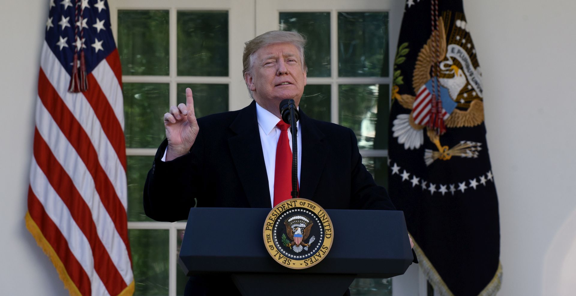 epa07319562 US President Donald J. Trump walks down the Colonnade to deliver remarks on ending the partial shutdown of the federal government, in the Rose Garden of the White House in Washington, DC, USA, 25 January 2019.  Trump announced a deal had been reached to end the ongoing partial shutdown of the federal government. The shutdown began when Congress and Trump failed to strike a deal on border security before a 22 December 2018 funding deadine.  EPA/Olivier Douliery / POOL
