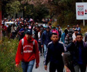 epa07290098 A caravan of Honduran migrants going to the United States and that managed to pass with documents the customs of Agua Caliente, continues its walk towards Guatemala City form Esquipulas, Guatemala, 16 January 2019. Some thousand men, women, and minors, started the walk very early in the morning of the same day.  EPA/ESTEBAN BIBA