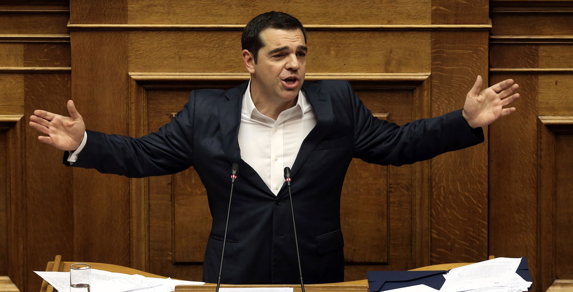 epa07316972 Greek Prime Minister Alexis Tsipras delivers a speech during a debate on the Prespes Agreement in the parliament plenary in Athens, Greece, 24 January 2019. The discussion and processing of the draft law ratifying the name issue agreement signed by Greece and FYROM began on 23 January and will continue until 25 January, when voting will take place.  EPA/SIMELA PANTZARTZI