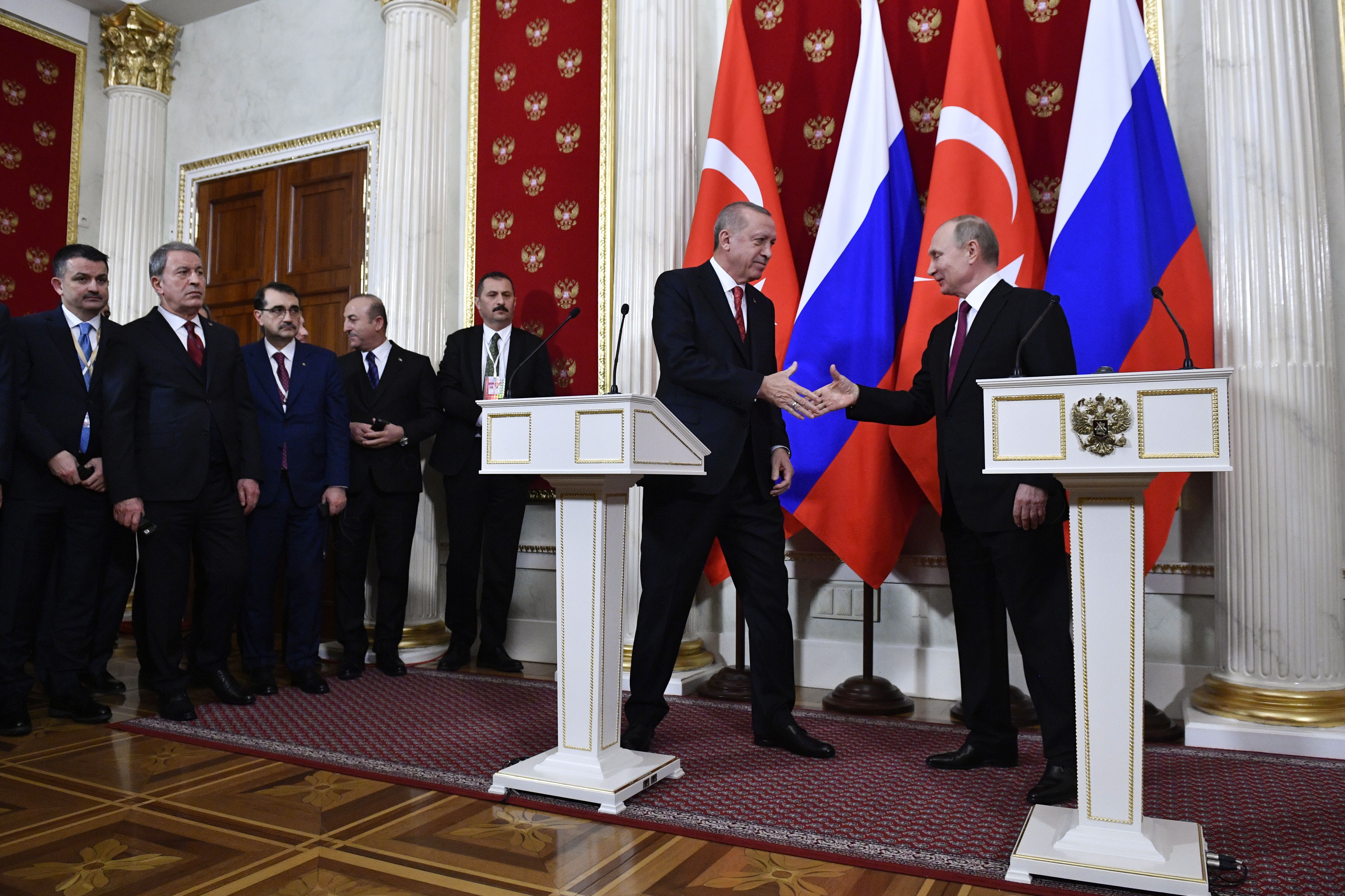 epa07312927 Russian President Vladimir Putin (R) and Turkish President Recep Tayyip Erdogan (2-R) shake hands at the end of a joint press conference following their talks at the Kremlin in Moscow, Russia, 23 January 2019. Turkish President  is on a working visit in Moscow to discuss with Russian counterpart the settlement process in Syria as well as various issues of bilateral cooperation.  EPA/ALEXANDER NEMENOV / POOL