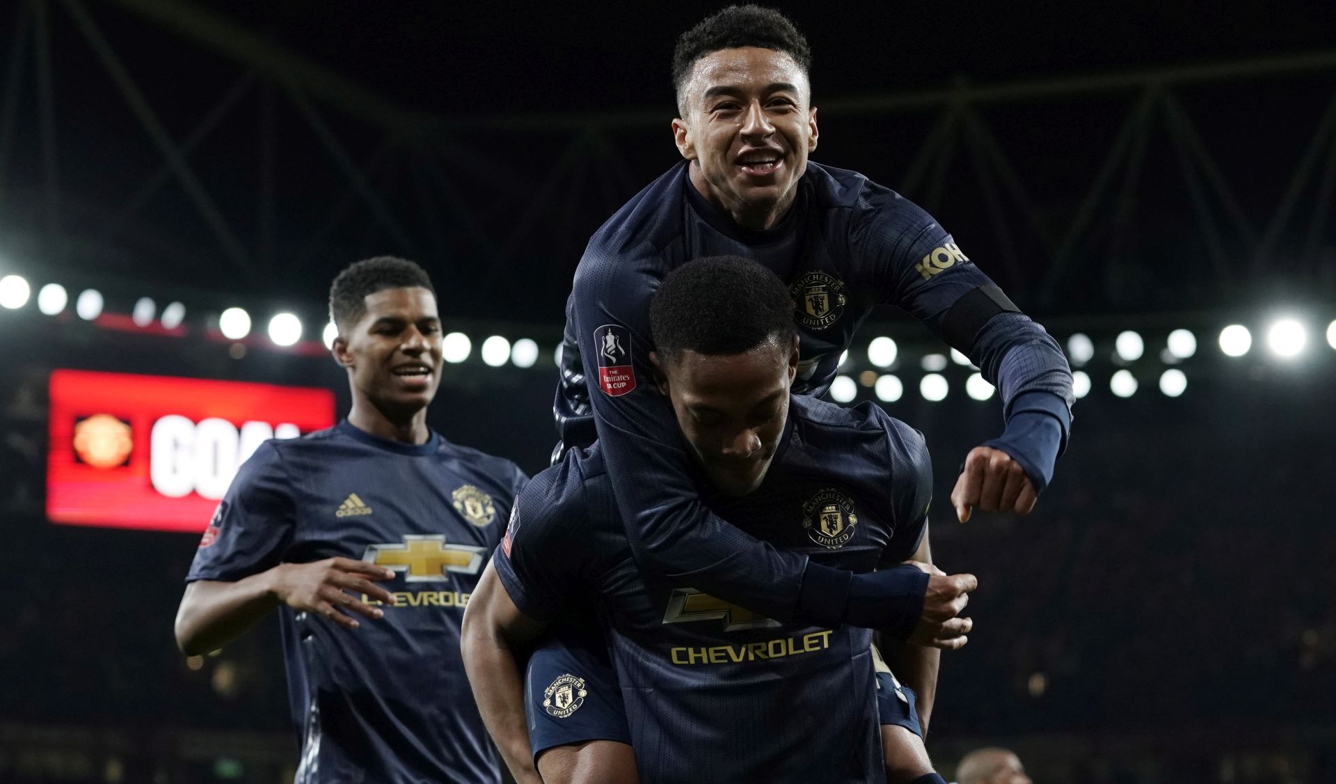 epa07319822 Manchester United's Anthony Martial celebrates with teammate Jesse Lingard after scoring during the English FA Cup fourth round game against Arsenal at Emirates Stadium, London , Britain, 25 January 2019.  EPA/WILL OLIVER EDITORIAL USE ONLY. No use with unauthorized audio, video, data, fixture lists, club/league logos or 'live' services. Online in-match use limited to 120 images, no video emulation. No use in betting, games or single club/league/player publications
