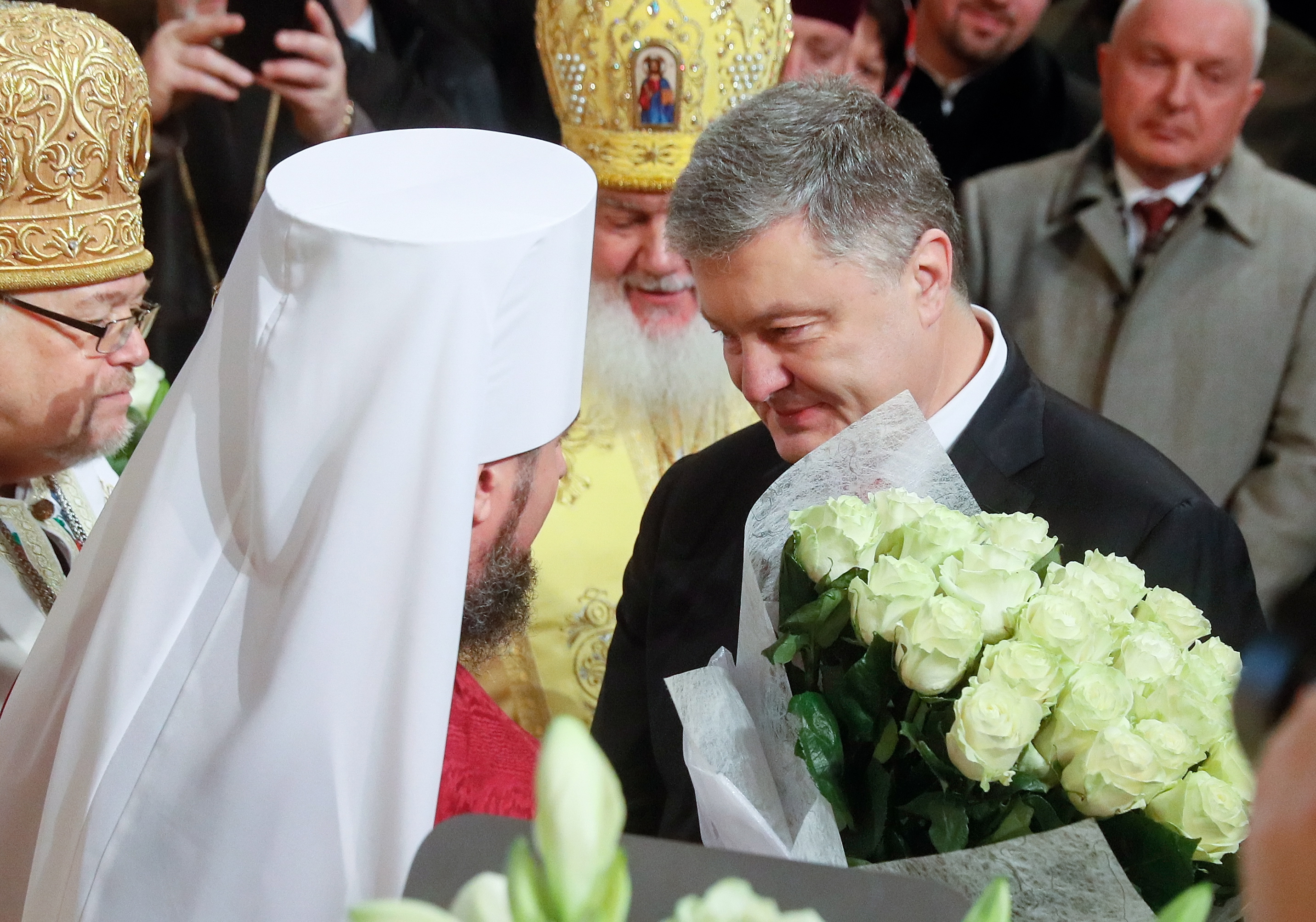 epa07340345 Ukrainian President Petro Poroshenko (R) greets the Metropolitan Epifaniy, the head of the Ukrainian Orthodox Church, during the ceremony of his enthronization in the St. Sophia Cathedral in Kiev, Ukraine, 03 February 2019. Bishop of the Ukrainian Orthodox Church of the Kyiv Patriarchate, Metropolitan of Pereiaslav and Bila Tserkva Epifaniy (Serhiy Dumenko) has been elected as Metropolitan Epiphanius of Kiev and All Ukraine, the head of the Ukrainian Orthodox Church in Ukraine at the unification council of the Ukrainian Orthodox churches on 15 December 2018.  EPA/SERGEY DOLZHENKO