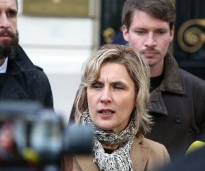 Zagreb, 03.02.2019 - Konferencija za medije graðanske inicijative Narod odluèuje, u vezi zahtjeva GI Narod odluèuje da sudjeluje na sjednici saborskog Odbora za ustav, odrana je ispred Hrvatskog sabora. Na fotografiji Karlo Novosel, Natalija Kanaèki,Tvrtko Krpina.
foto HINA / Denis CERIÆ /dc