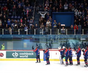 Zagreb, 03.02.2019 - Utakmica 44. kola EBEL-a Medveèak - Orli Znojmo ( Ledena dvorana Doma sportova). Na fotografiji hokejai Medveèaka se oprataju od navijaèa i Ebel lige.
foto HINA / Denis CERIÆ /dc