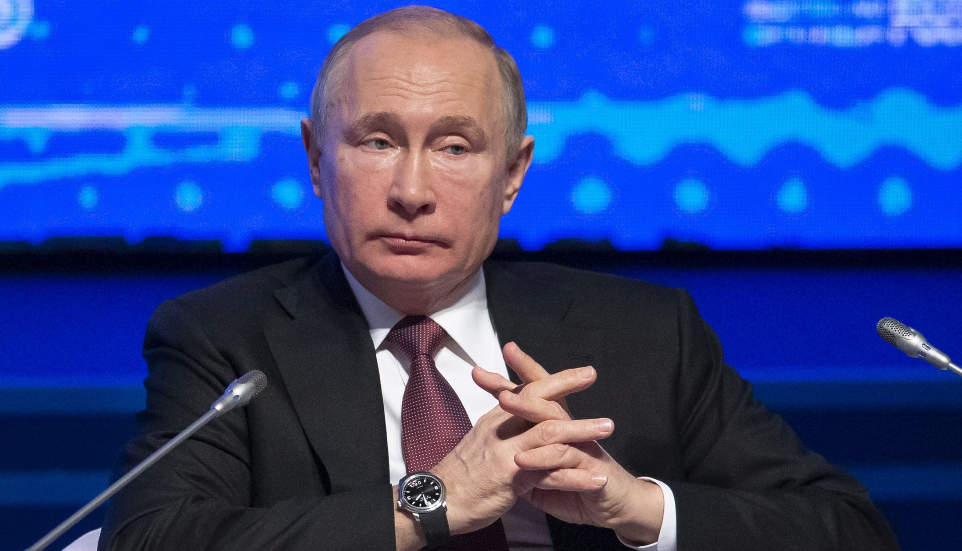 epa07347425 Russian President Vladimir Putin attends a plenary session of the Delovaya Rossiya public organization's Business Forum in Moscow, Russia, 06 February 2019. The forum which gathered over 1,500 delegates, focuses on the role of Russian business in attaining the national goals formulated in the Presidential Executive Order of May 2018.  EPA/ALEXANDER ZEMLIANICHENKO / POOL