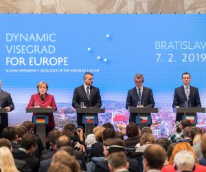 epa07350208 (L-R) Prime Minister of Hungary Viktor Orban, German Chancellor Angela Merkel, Slovakian Prime Minister Peter Pellegrini, Prime Minister of Czech Republic Andrej Babis and Poland's Prime Minister Mateusz Morawiecki attend the press conference after the Summit of the Prime minister of the Visegrad Group (V4) in Bratislava, Slovakia, 07 February 2019. The German Chancellor Angela Merkel participates at the V4 Prime Minister Summit.  EPA/JAKUB GAVLAK
