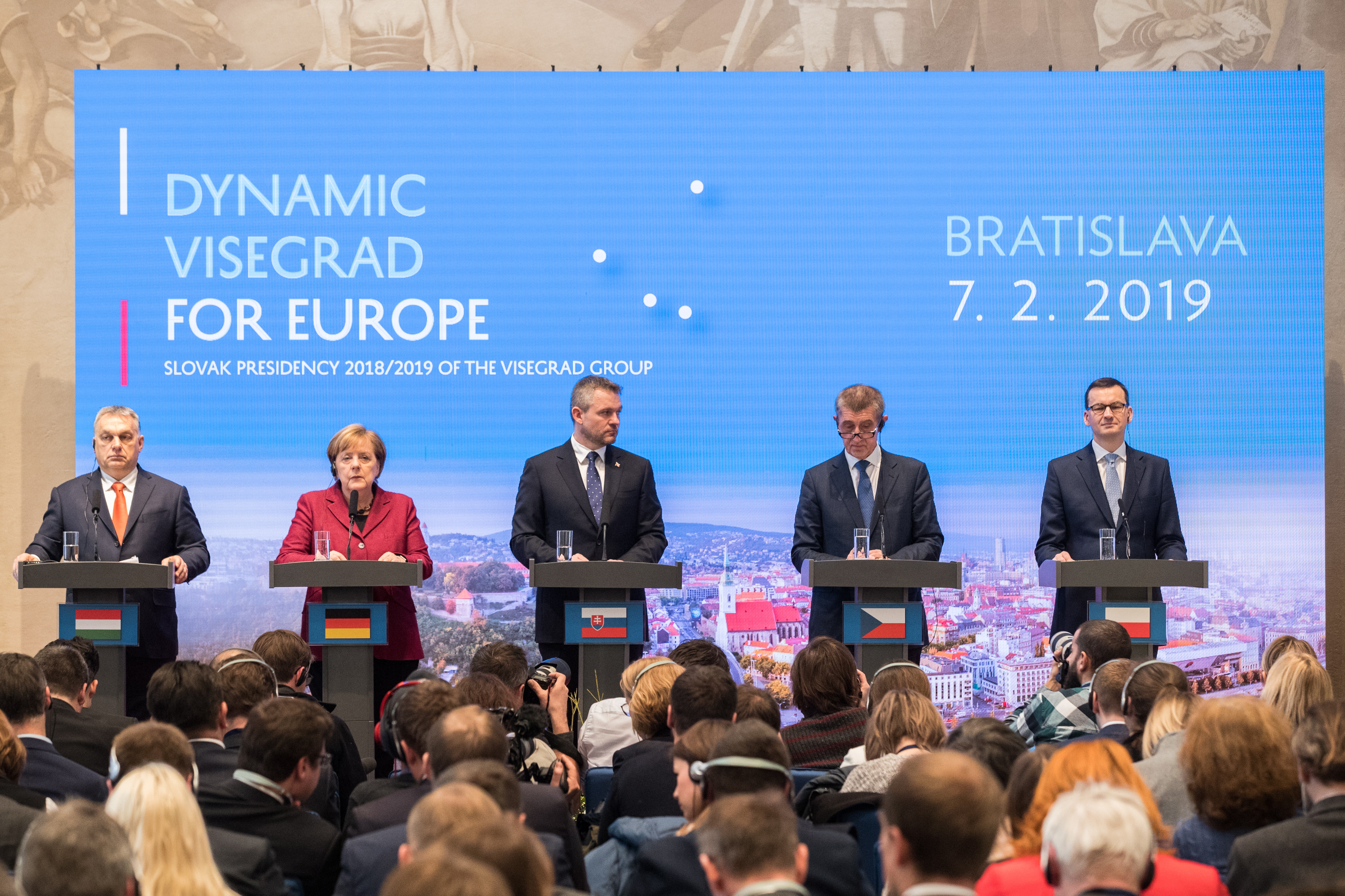 epa07350208 (L-R) Prime Minister of Hungary Viktor Orban, German Chancellor Angela Merkel, Slovakian Prime Minister Peter Pellegrini, Prime Minister of Czech Republic Andrej Babis and Poland's Prime Minister Mateusz Morawiecki attend the press conference after the Summit of the Prime minister of the Visegrad Group (V4) in Bratislava, Slovakia, 07 February 2019. The German Chancellor Angela Merkel participates at the V4 Prime Minister Summit.  EPA/JAKUB GAVLAK