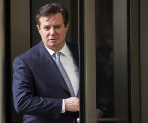 epa07368058 (FILE) - Former Trump campaign chairman Paul Manafort departs the federal court house after a status hearing in Washington, DC, USA, on 14 February 2018 (reissued 13 February 2019). A judge has voided Manafort's plea deal on 13 February 2019, following a closed hearing on whether Manafort broke his plea agreement with Special Counsel Robert Mueller.  EPA/SHAWN THEW