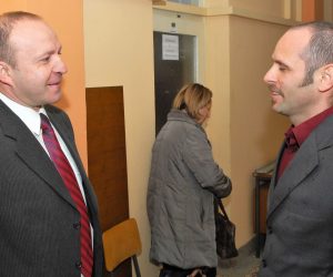 Karlovac, 14.02.2019 - Dvojica pilota Hrvatskog raznog zrakoplovstva (HRZ) èiji su se MIG-ovi sudarili na vojnoj vjebi kod Plakog 2010. a krhotine teko ranije jednu enu na tlu pravomoæno su osloboðeni krivnje.Pilotima Igoru Troelju i Marijanu Kudliku koji su se katapultirali prije sudara sudilo se za kazneno djelo protiv opæe sigurnosti i to za "neizravnu namjeru", ali su najprije osloboðeni 2017. na Opæinskom sudu u Karlovcu, da bi sada tu odluku potvrdio i upanijski sud u Varadinu, kamo je spis delegiran u drugom stupnju.
foto HINA/ Mladen VOLARIÆ/ ik
