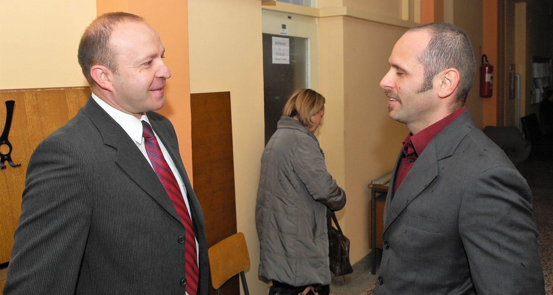 Karlovac, 14.02.2019 - Dvojica pilota Hrvatskog raznog zrakoplovstva (HRZ) èiji su se MIG-ovi sudarili na vojnoj vjebi kod Plakog 2010. a krhotine teko ranije jednu enu na tlu pravomoæno su osloboðeni krivnje.Pilotima Igoru Troelju i Marijanu Kudliku koji su se katapultirali prije sudara sudilo se za kazneno djelo protiv opæe sigurnosti i to za "neizravnu namjeru", ali su najprije osloboðeni 2017. na Opæinskom sudu u Karlovcu, da bi sada tu odluku potvrdio i upanijski sud u Varadinu, kamo je spis delegiran u drugom stupnju.
foto HINA/ Mladen VOLARIÆ/ ik