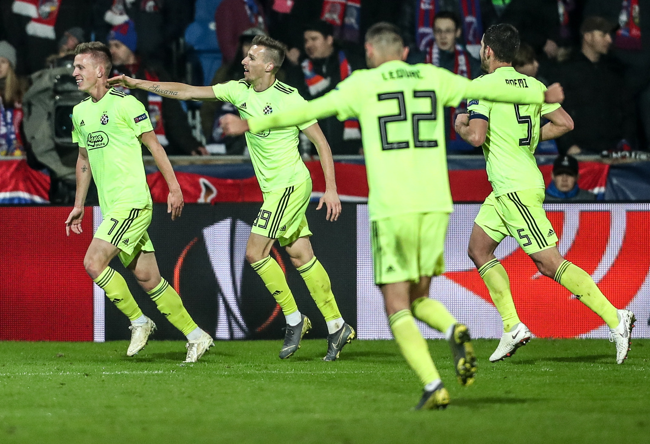 epa07370835 (L-R) Dani Olmo, Mislav Orsic, Marin Leovac, Arijan Ademi of Dinamo Zagreb celebarate a score during the UEFA Europa League round of 32 first leg soccer match between Viktoria Plzen and GNK Dinamo Zagreb in Plzen, Czech Republic, 14 February 2019.  EPA/MARTIN DIVISEK