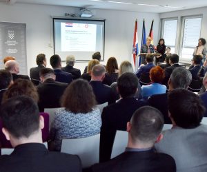 Berlin, 19.02.2019.- Predsjednica RH Kolinda Grabar-Kitaroviæ sudjeluje na Hrvatsko-njemaèkom poslovnom forumu u organizaciji HGK i njemaèkog udru¾enja malih i srednjih poduzetnika (BVMW).
foto HINA/ Ured predsjednice RH/ ml