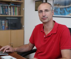 02.09.2015., Split - Dr. sc. Ivica Puljak, profesor sa splitskog FESB-a je godinama angaziran na najvecem projektu istrazivackog centra CERN u Svicarskoj. Photo: Ivo Cagalj/PIXSELL