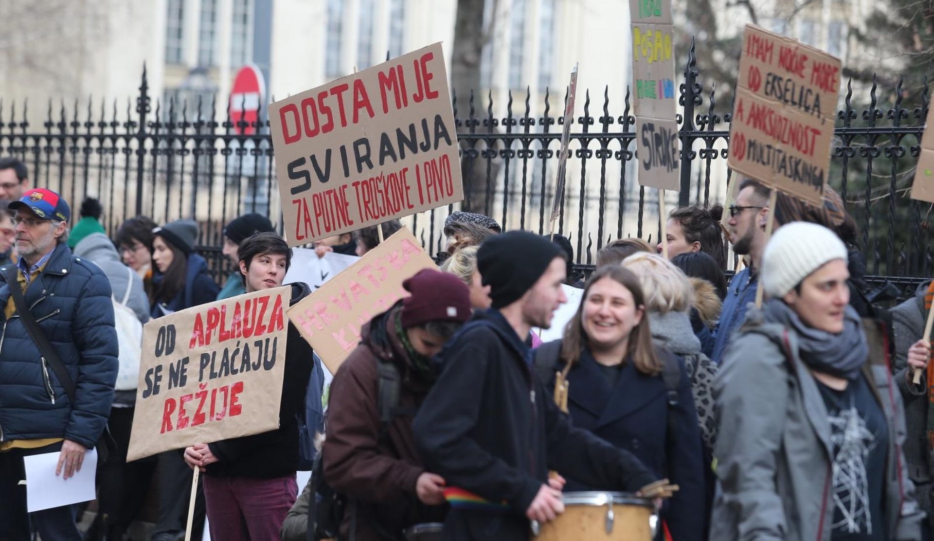 04.02.2019.,Zagreb - Prosvjed protiv rezova budzeta ispred Ministarstva kulture. Prosvjednici su pozvani u ministarstvo na razgovor sa ministricom ali se nisu odazvali. 
Photo: Dalibor Urukalovic/PIXSELL