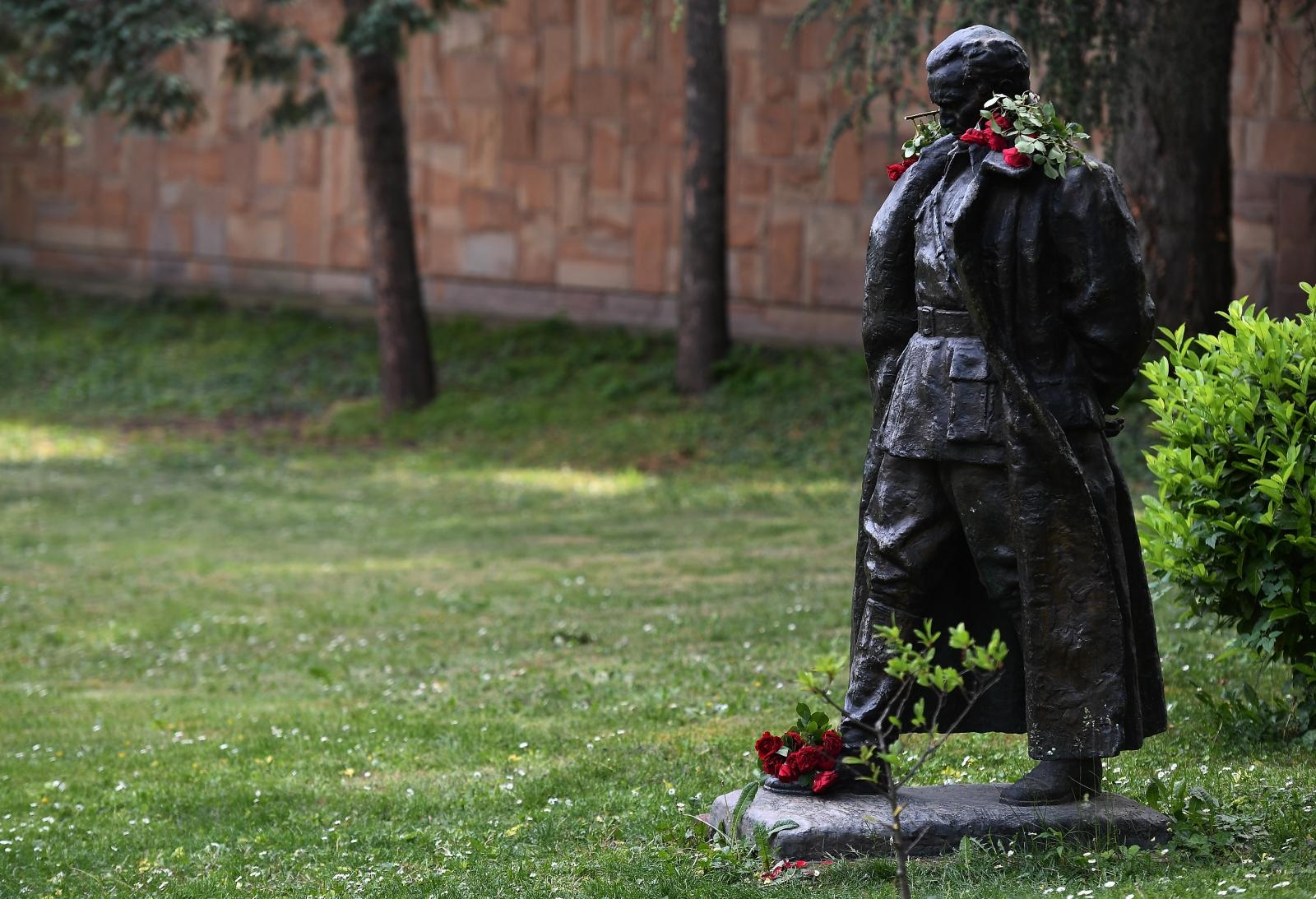 04.05.2018., Memorijalni centar Josip Broz Tito, Beograd, Srbija - Cetvrtog svibnja 1980. umro je Josip Broz Tito, dozivotni predsjednik SFRJ i Saveza komunista, vrhovni komandant oruzanih snaga i celnik Pokreta nesvrstanih, koji je upravljao Jugoslavijom 35 godina. Od smrti Josipa Broza proslo je 38 godina, ali mnogi gradjani bivse SFRJ i dalje obilaze njegov grob u Kuci cvijeca na Dedinju, gdje je sahranjena i njegova udovica Jovanka. Photo: Srdjan Ilic/PIXSELL