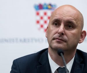04.10.2018., Zagreb - Potpredsjednik Vlade i ministar poljoprivrede Tomislav Tolusic prisustvovao je svecanosti potpisivanja 270 ugovora, vrijednih 392 milijuna kuna, namijenjenih modernizaciji proizvodnje. Ugovore o financiranju poljoprivrednici su potpisali s ravnateljicom Agencije za placanja u poljoprivredi, ribarstvu i ruralnom razvoju Matildom Copic. Tomislav Tolusic, ministar poljoprivrede. 
Photo: Davor Puklavec/PIXSELL