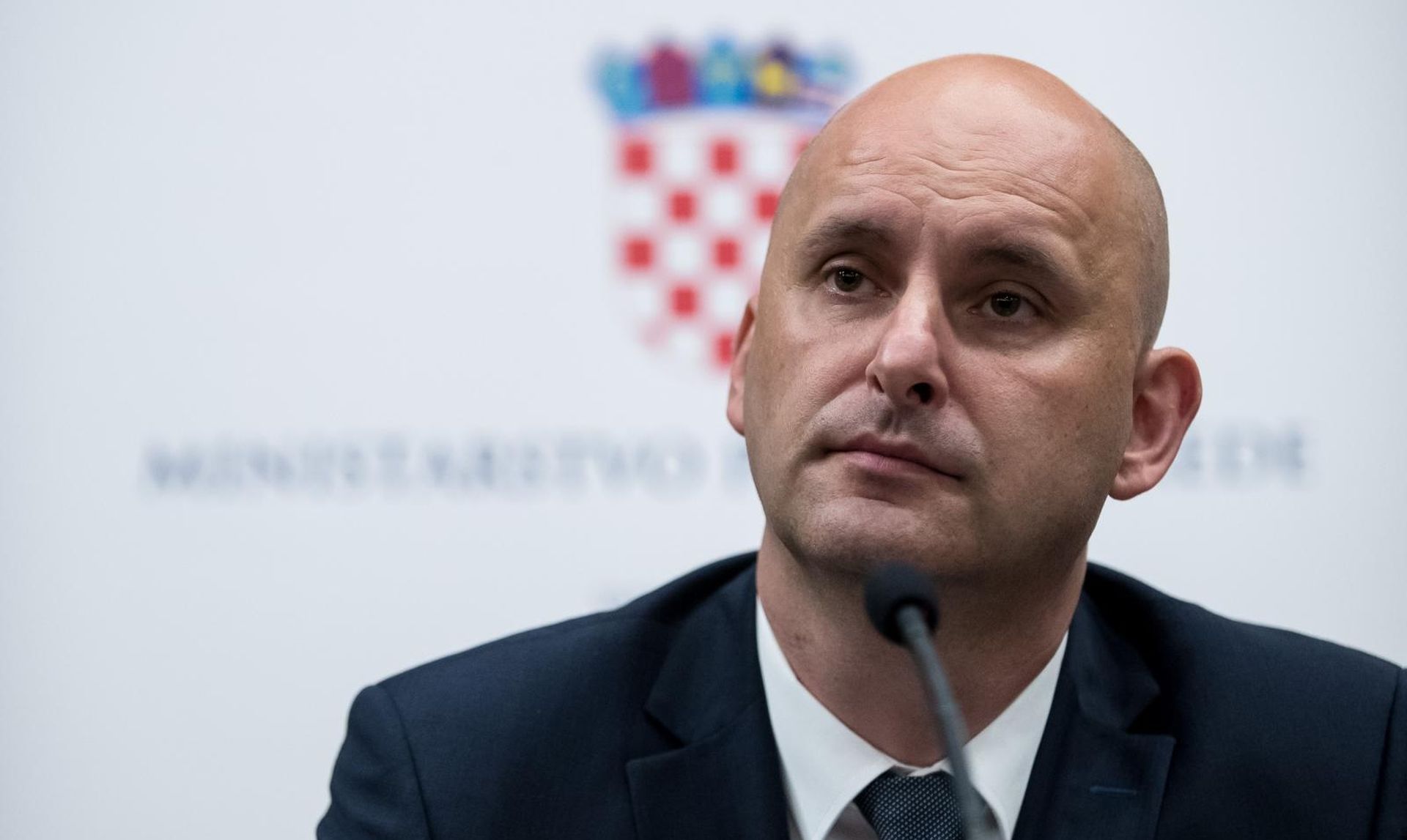 04.10.2018., Zagreb - Potpredsjednik Vlade i ministar poljoprivrede Tomislav Tolusic prisustvovao je svecanosti potpisivanja 270 ugovora, vrijednih 392 milijuna kuna, namijenjenih modernizaciji proizvodnje. Ugovore o financiranju poljoprivrednici su potpisali s ravnateljicom Agencije za placanja u poljoprivredi, ribarstvu i ruralnom razvoju Matildom Copic. Tomislav Tolusic, ministar poljoprivrede. 
Photo: Davor Puklavec/PIXSELL