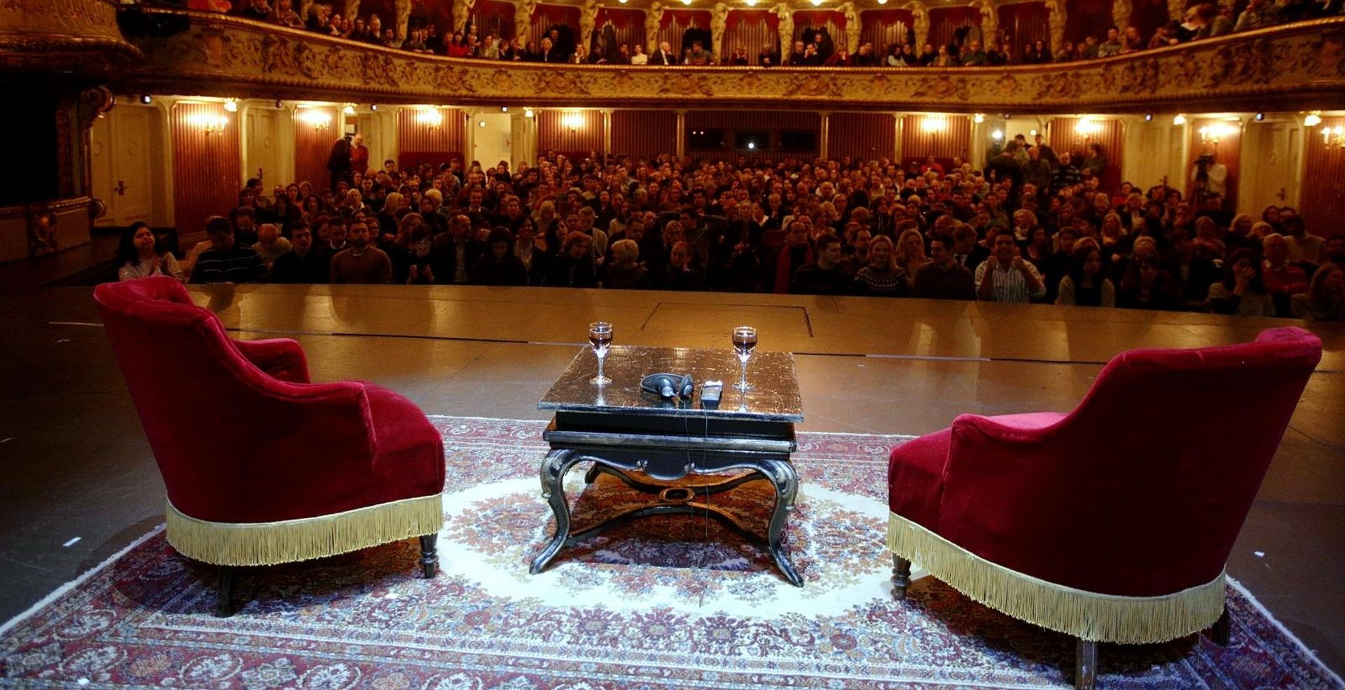 04.12.2016., Zagreb - U Hrvatskom narodnom kazalistu na Filozofskom teatru gostovao je bivsi ministar financija Grcke Janis Varoufakis.
Photo: Zarko Basic/PIXSELL