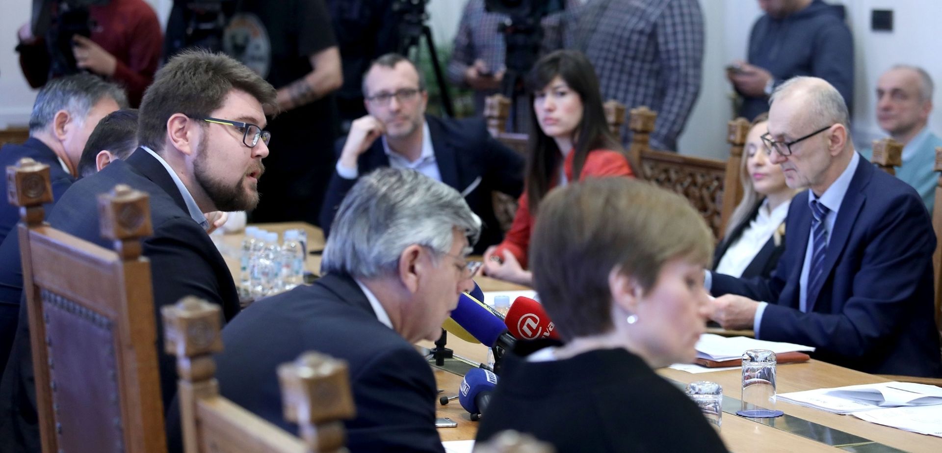 Zagreb: Sjednica Odbora za Ustav, Poslovnik i politički sustav o potpisima za referendume 06.02.2019., Zagreb - U Saboru je odrzana 49. sjednica Odbora za Ustav, Poslovnik i politicki sustav, na kojoj je uz nazocnost predstavnika gradjanskih inicijativa raspravljano o provedenoj provjeri broja potpisa za raspisivanje gradjanskih referenduma inicijativa Narod odlucuje i Istina o Istanbulskoj.
Photo: Patrik Macek/PIXSELL