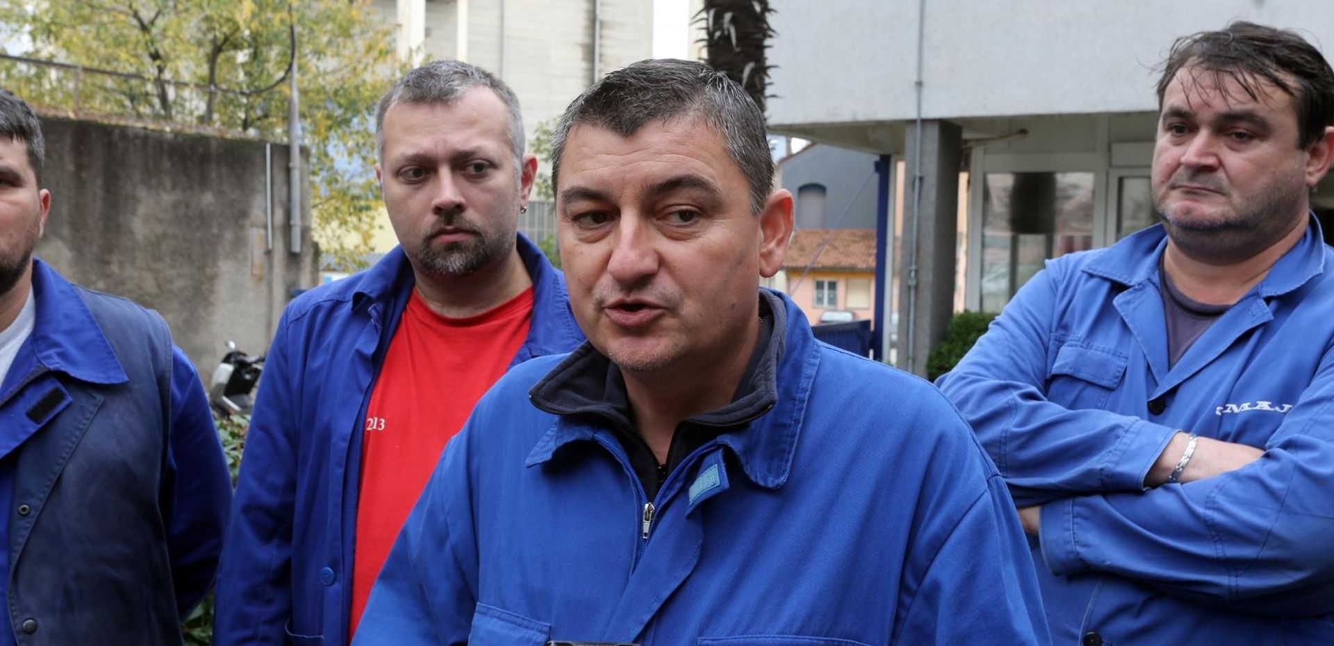 Rijeka: Štrajkaški odbor 3. maja dao izjavu za medije  07.11.2018., Rijeka - Strajkaski odbor brodogradilista 3. maj i predstavnik sindikata Juraj Soljic dali izjave za medije pred zapadnim ulazom u 3. maj.
Photo: Goran Kovacic/PIXSELL