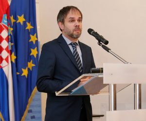 Zagreb: Državni zavod za statistiku predstavio sustav zaštite povjerljivih statističkih podataka 08.02.2019., Zagreb - U Europskom domu svecano je zatvoren projekt "Tehnicka pomoc Drzavnom zavodu za statistiku i podrucju sluzbene statistike - sustav zastite povjerljivih statistickih podataka i upravljanja odnosa s korisnicima". Projekt su ralizirali Drzavni zavor za statistiku, IN2 i Sredisnja agencija za financiranje i ugovaranje programa i projekata Europske unije (SAFU). Marko Kristof, ravnatelj zavoda za statistiku. 
Photo: Dalibor Urukalovic/PIXSELL