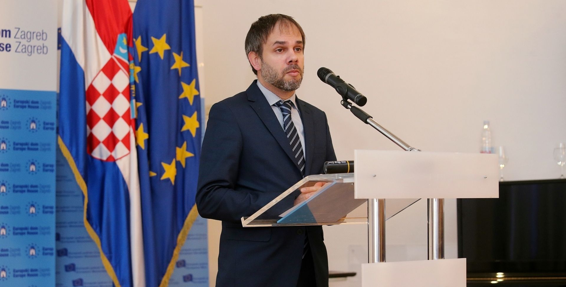 Zagreb: Državni zavod za statistiku predstavio sustav zaštite povjerljivih statističkih podataka 08.02.2019., Zagreb - U Europskom domu svecano je zatvoren projekt "Tehnicka pomoc Drzavnom zavodu za statistiku i podrucju sluzbene statistike - sustav zastite povjerljivih statistickih podataka i upravljanja odnosa s korisnicima". Projekt su ralizirali Drzavni zavor za statistiku, IN2 i Sredisnja agencija za financiranje i ugovaranje programa i projekata Europske unije (SAFU). Marko Kristof, ravnatelj zavoda za statistiku. 
Photo: Dalibor Urukalovic/PIXSELL