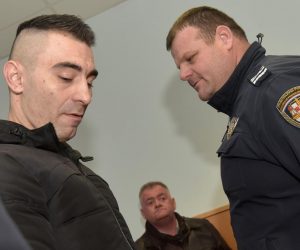 Zadar: Na Općinskom sudu počelo ponovljeno suđenje Daruvarcu za premlaćivanje djevojke 09.01.2019., Zadar - Na Opcinskom sudu pocelo je ponovljeno sudjenje Darku Kovacevicu Daruvarcu zbog premlacivanja djevojke. 
Photo: Dino Stanin/PIXSELL