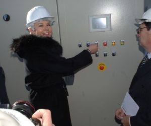 19.01.2010., Omisalj - Predsjednica Vlade Jadranka Kosor u pratnji ministara Ivana Sukera, Djure Popijaca i Gorana Jezica pustila je u rad osuvremenjeno postrojenje Dine petrokemije za proizvodnju dinalena - polietilena niske gustoce. 
Photo: Goran Kovacic/PIXSELL