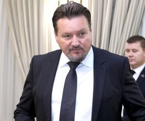 Zagreb: 118. sjednica Vlade RH 11.10.2018., Zagreb - Vlada RH je na svojoj 118. sjednici, uz ostalo, raspravljala o dopuni Odluke o zabrani novog zaposljavanja sluzbenika i namjestenika u javnim sluzbama. Lovro Kuscevic. 

Photo: Patrik Macek/PIXSELL