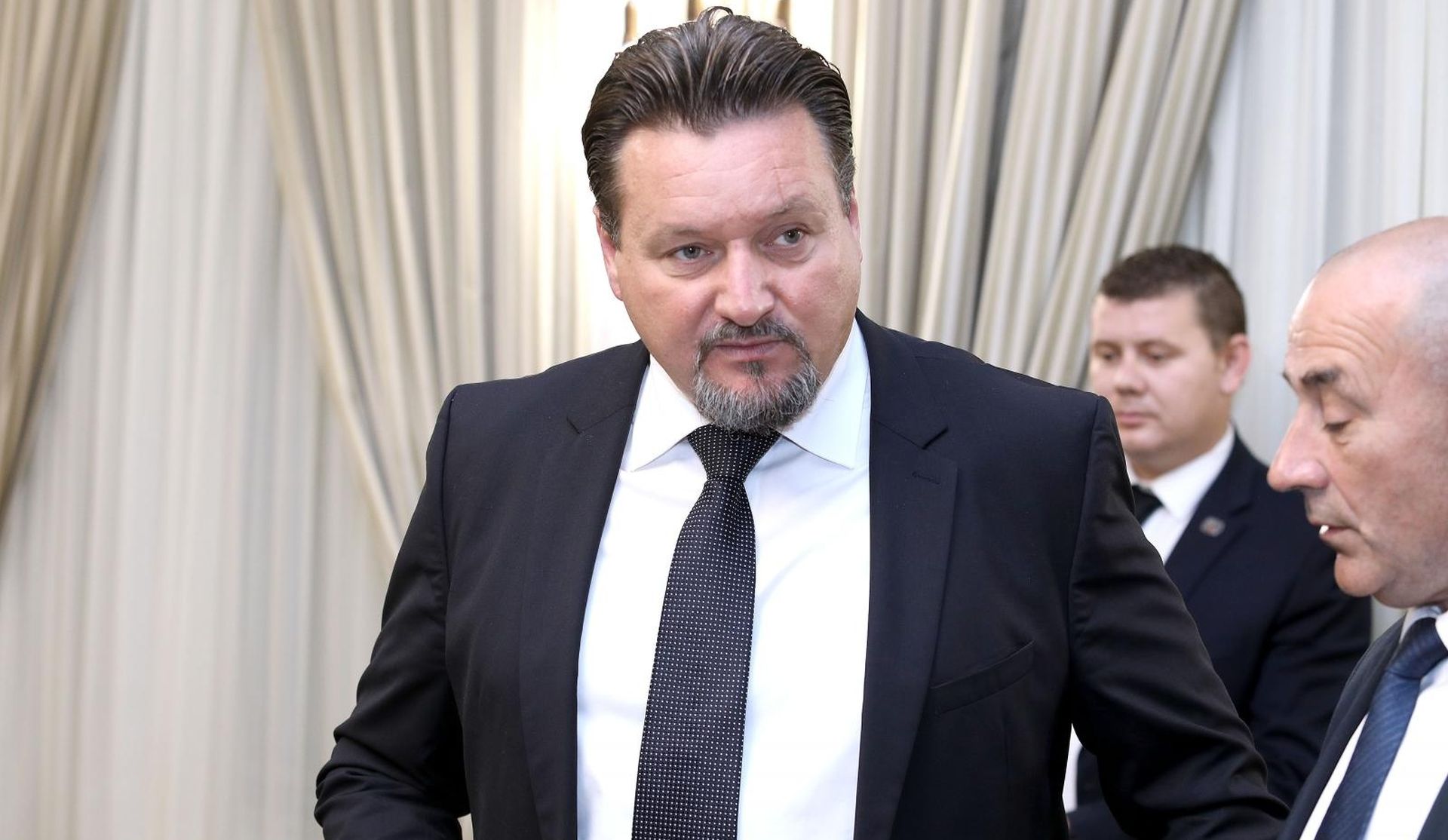 Zagreb: 118. sjednica Vlade RH 11.10.2018., Zagreb - Vlada RH je na svojoj 118. sjednici, uz ostalo, raspravljala o dopuni Odluke o zabrani novog zaposljavanja sluzbenika i namjestenika u javnim sluzbama. Lovro Kuscevic. 

Photo: Patrik Macek/PIXSELL