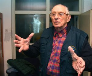 29.11.2011. Vukova Gorica - Bivsi ministar unutarnjih poslova u Vladi Republike Hrvatske Josip Boljkovac stigao je u svoju kucu nakon sto je pusten iz zatvorske bolnice. Boljkovca su pred kucom docekali sin i kcer. Photo: Kristina Stedul Fabac/PIXSELL