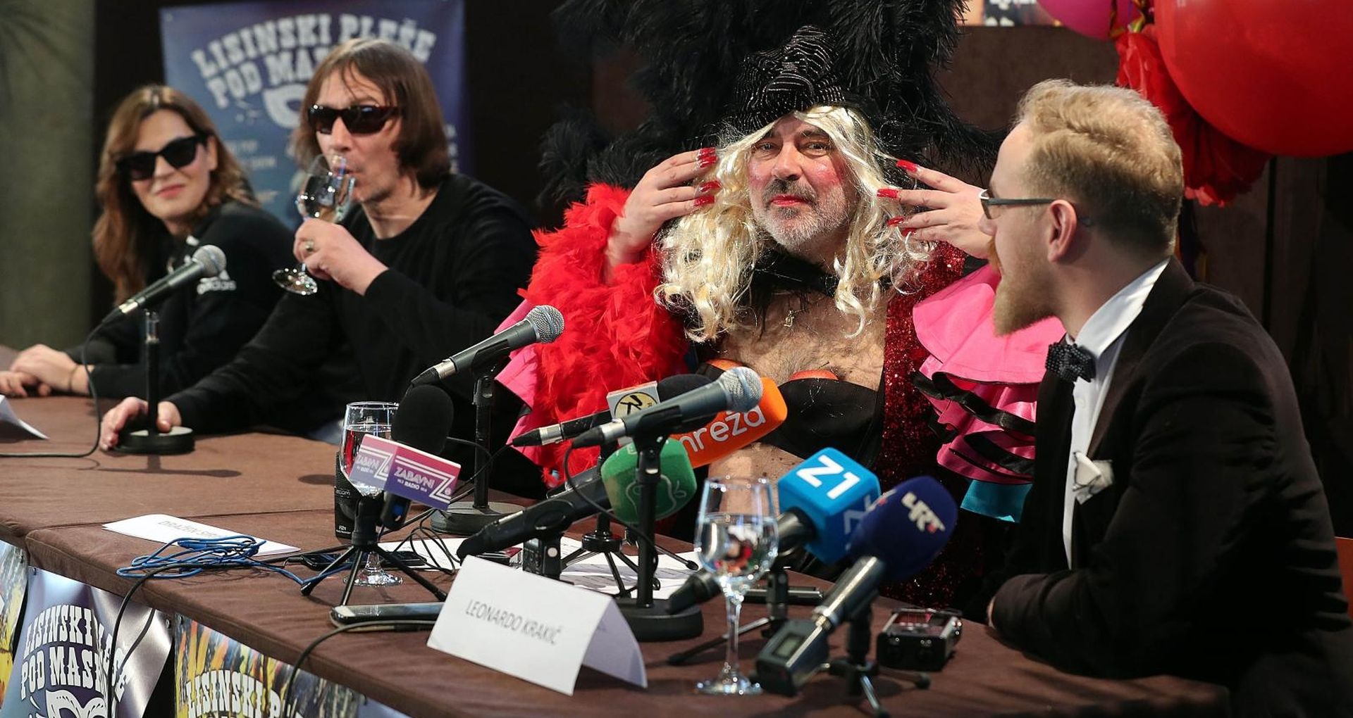 Zagreb: Najavljena manifestacija Lisinski pleše pod maskama 12.02.2019., Zagreb - Konferencija za medije na kojoj je najavljena manifestacija Lisinski plese pod maskama. Artemija Stanic, Davor Gobac, Drazen Siriscevic, Leonardo Krakic. 
Photo: Goran Stanzl/PIXSELL