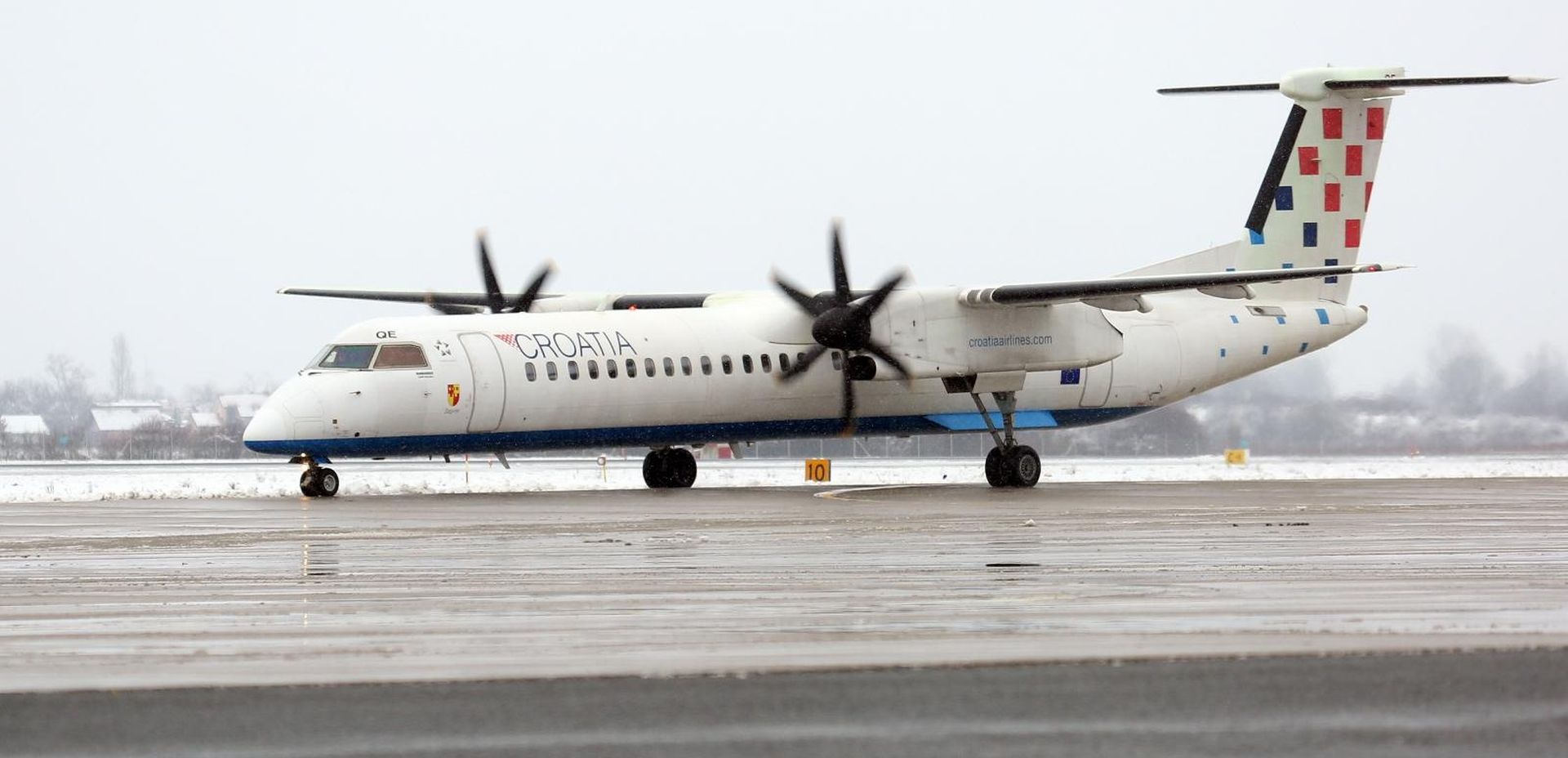 13.02.2018., Velika Gorica - Zrakoplov prijevoznika Croatia Airlines,  Bombardier Q400, u medjunarodnoj zracnoj luci Franjo Tudjman.
Photo: Borna Filic/PIXSELL