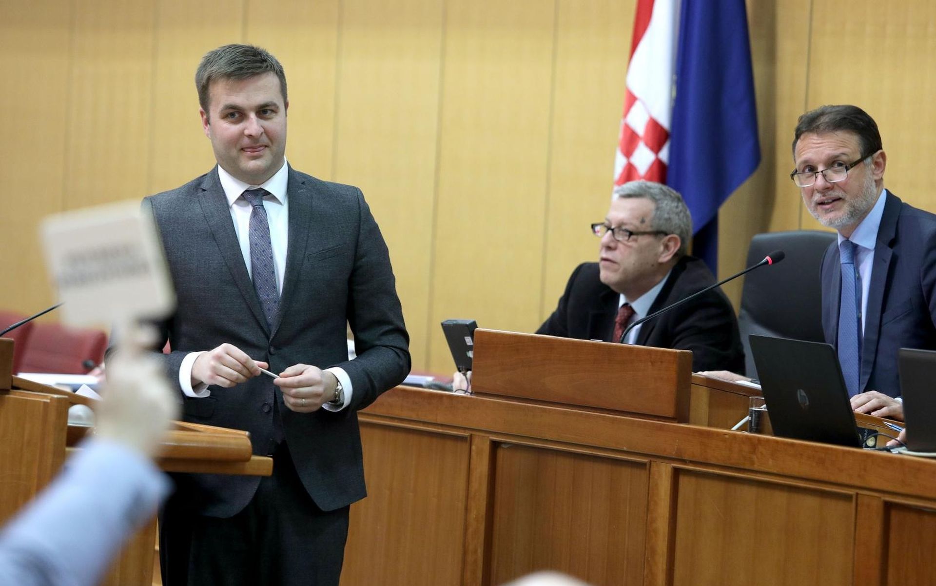 Zagreb: Zastupnici u Saboru raspravljali o privatizaciji INA-e 13.02.2019., Zagreb - Sabor je 11. sjednicu  nastavio raspravom o Prijedlogu zakona o izmjeni i dopuni Zakona o privatizaciji INA - industrije nafte d.d. Tomislav Coric, Gordan Jandrokovic.
Photo: Patrik Macek/PIXSELL
