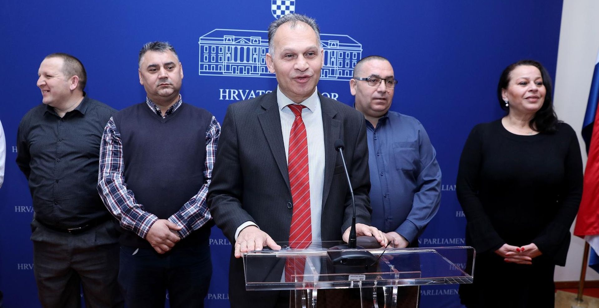 Zagreb: Konferencija za medije o aktualnoj socijalnoj problematici roma u Međimurskoj županiji 13.02.2019., Zagreb - U Saboru je odrzana konferencija za medije o aktualnoj socijalnoj problematici romske zajednice u Medjimurskoj zupaniji. Veljko Kajtazi, Suzana Krcmar i Matjas Orsus.
Photo: Patrik Macek/PIXSELL
