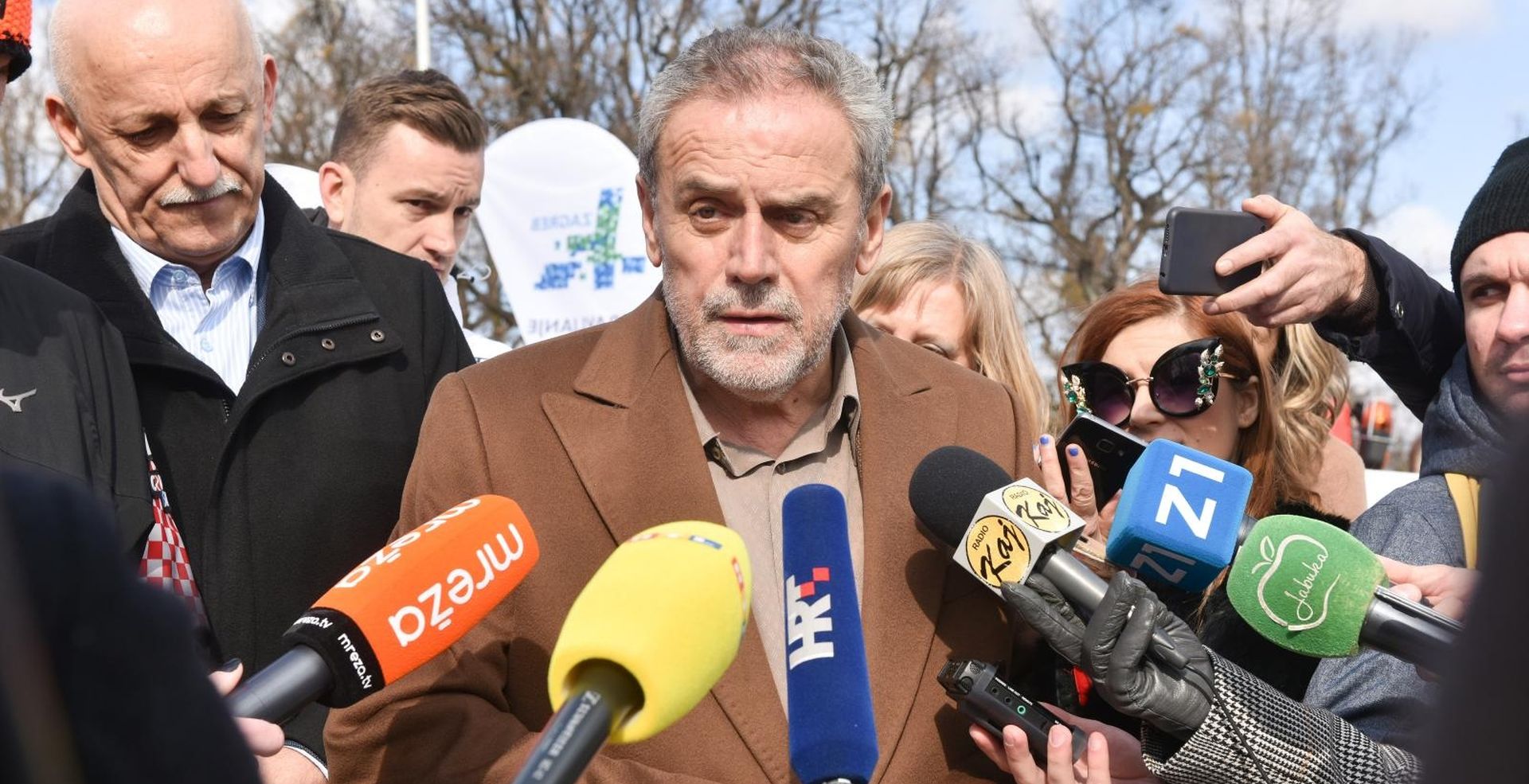 Zagreb: Bandić najavio Sanjkaški kup na Cmroku 15.02.2019., Zagreb - Gradonacelnik Grada Zagreba sa svojim suradnicima odrzao je konferenciju za medije na Cmroku gdje ce se organizirati Sanjkaski kup za djecu i mlade. 
Photo: Davorin Visnjic/PIXSELL