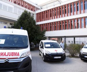 15.02.2019., Split - Splitsko-dalmatinski zupan Blazenko Boban urucio je kljuceve 3 vozila ravnatelju KBC Split dr.sc. Juliju Mestrovicu. 
Photo: Miranda Cikotic/PIXSELL