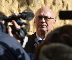 Šibenik: Izjava Tomislava Horvatinčića nakon ročišta na Općinskom sudu 16.01.2019., Sibenik - Odvjetnik Veljko Miljevic dao je izjavu medijima nakon rocista na Opcinskom sudu. Photo: Hrvoje Jelavic/PIXSELL