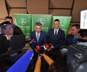 Poreč: Na 31. saboru IDS-a Valter Flego  predstavljen kao kandidat za EU parlament  16.02.2019., Porec - 31. Sabor IDS-a na kojem je proslavljeno 29 godina postojanja stranke. Stranka je podrzala kandidaturu Valtera Flega kao prestavnika IDS-a  za Europski parlament. Boris Miletic, Valter Flego. 
Photo: Dusko Marusic/PIXSELL