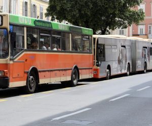 16.05.2018., Rijeka - Desetminutni strajk vozaca autobusa gradskog komunlnog poduzeca Autotrolej u znak podrske profesionalnim vozacima u Hrvatskoj.
Photo: Goran Kovacic/PIXSELL