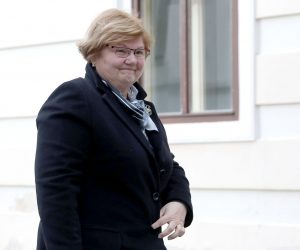 Zagreb: Ministri dolaze na sjednicu Vlade 17.01.2019., Zagreb- Vlada je 138. sjednicu pocela raspravom o nacrtu konacnog prijedloga zakona o izmjenama i dopunama Zakona o sanaciji kreditnih institucija i investicijskih drustava. Ministri dolaze na sjednicu.
Nada Murganic. 
Photo: Patrik Macek/PIXSELL