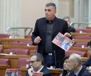 Zagreb: U Saboru je na redu izjašnjavanje o 313 amandmana o privatizaciji INA-e 19.02.2019., Zagreb - Sabor je 11. sjednicu  nastavio izjasnjavanjem o 313, uglavnom SDP-ovih, amandmana na Zakon o privatizaciji Ine. Veliki broj amandmana nacin je na koji oporba pokusava produziti raspravu iako je jasno da to nece rezultirati promjenama zakona. Miro Bulj, Marko Sladoljev, Sonjac Cikotic, Robert Podolnjak, Nikola Grmoja.
Photo: Patrik Macek/PIXSELL