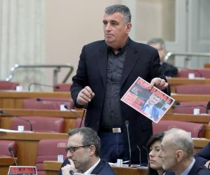 Zagreb: U Saboru je na redu izjašnjavanje o 313 amandmana o privatizaciji INA-e 19.02.2019., Zagreb - Sabor je 11. sjednicu  nastavio izjasnjavanjem o 313, uglavnom SDP-ovih, amandmana na Zakon o privatizaciji Ine. Veliki broj amandmana nacin je na koji oporba pokusava produziti raspravu iako je jasno da to nece rezultirati promjenama zakona. Miro Bulj, Marko Sladoljev, Sonjac Cikotic, Robert Podolnjak, Nikola Grmoja.
Photo: Patrik Macek/PIXSELL