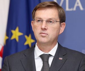 19.12.2017., Zagreb - Predsjednik Vlade Republike Hrvatske Andrej Plenkovic sastao se u Banskim dvorima s predsjednikom Vlade Republike Slovenije Mirom Cerarom, koji boravi  u radnom posjetu Republici Hrvatskoj. Nakon susreta premijeri su dali izjave za medije. 
Photo: Patrik Macek/PIXSELL
