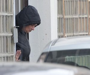20.02.2019., Varazdin- Smiljana Srnec, osumnjicena za ubojstvo sestre Jasmine Dominic. nakon sto je privedena sucu istrage prevezena je policijskim vozilom u nekoliko metara udaljenu zgradu istraznog zatvora. Photo: Photo: Vjeran Zganec Rogulja/PIXSELL