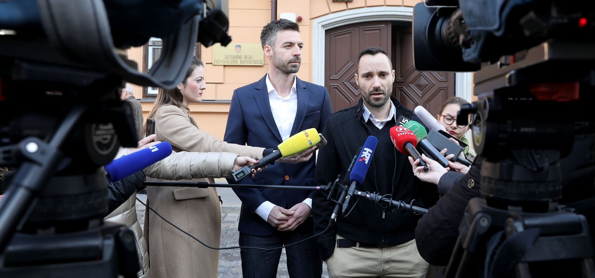Zagreb: Podnesen zahtjev za ocjenu ustavnosti Zakona o udomiteljstvu 20.02.2019., Zagreb - Ispred Ustavnog suda odrzana je konferenciju za medije povodom podnosenja zahtjeva Ive Segote i Mladena Kozica za ocjenu ustavnosti Zakona o udomiteljstvu.
Photo: Patrik Macek/PIXSELL