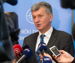 Ministar Kujundžić obišao KBC Osijek 19.01.2019., Osijek - Posjet ministra zdravstva prof. dr.sc. Milana Kujundzica KBC-u Osijek, Zavodu za onkologiju i Zavodu za djecju i adolescentsku psihijatriju. 
Photo: Dubravka Petric/PIXSELL