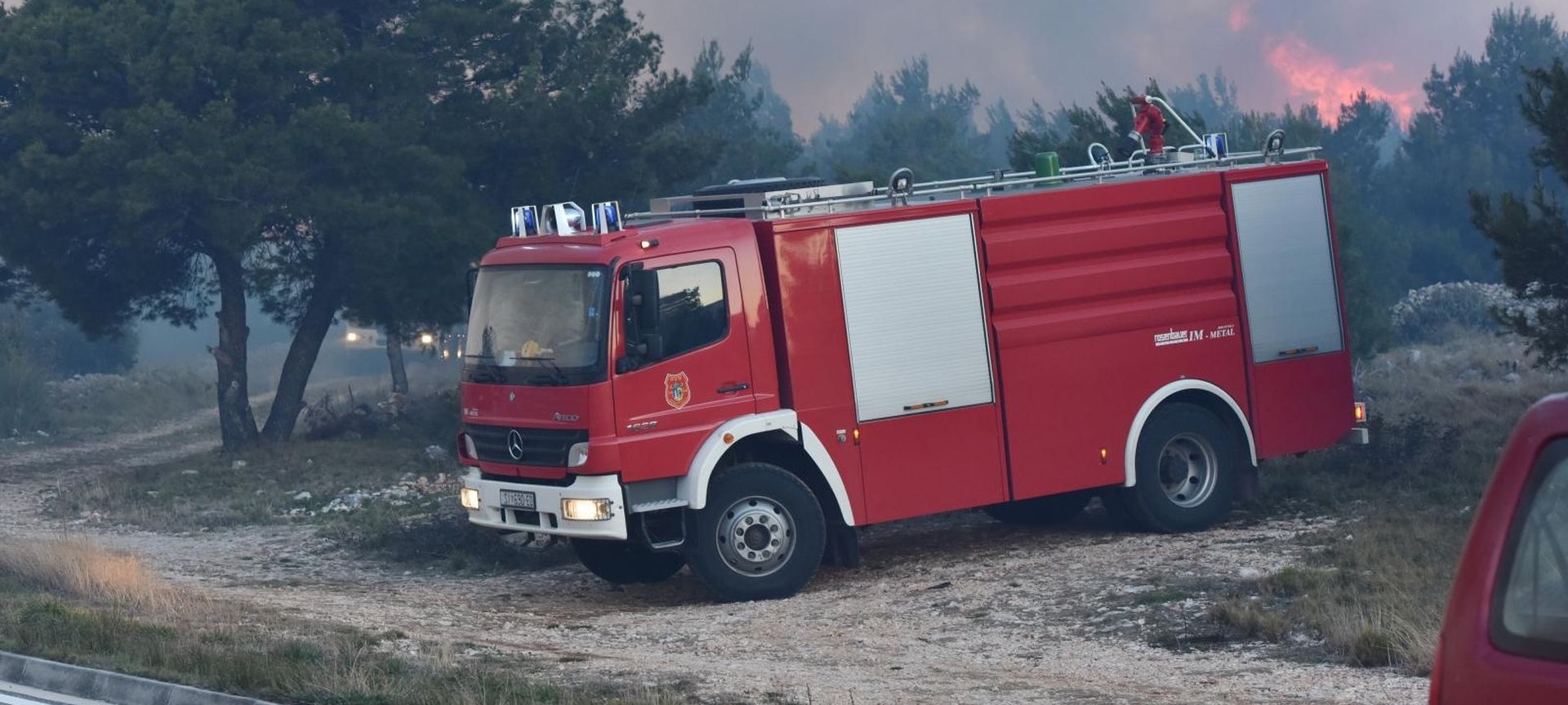Veliki požar kod mjesta Grebaštica zatvorio jadransku magistralu 23.02.2019., Grebastica - Zbog jake bure doslo je do velikog pozara kod mjesta Grebastica, pa je zatvorena jadranska magistrala. Photo: Hrvoje Jelavic/PIXSELL